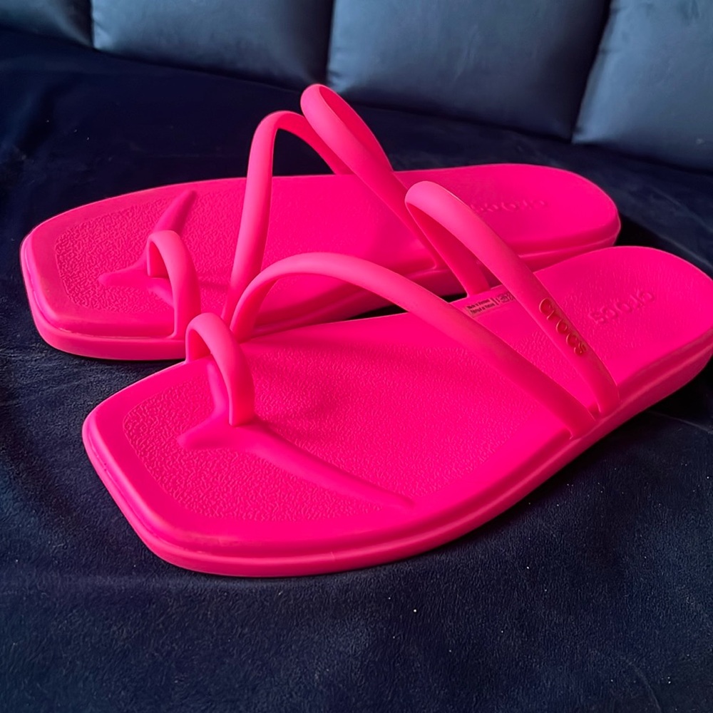 Crocs WOMEN'S MIAMI TOE LOOP SANDAL